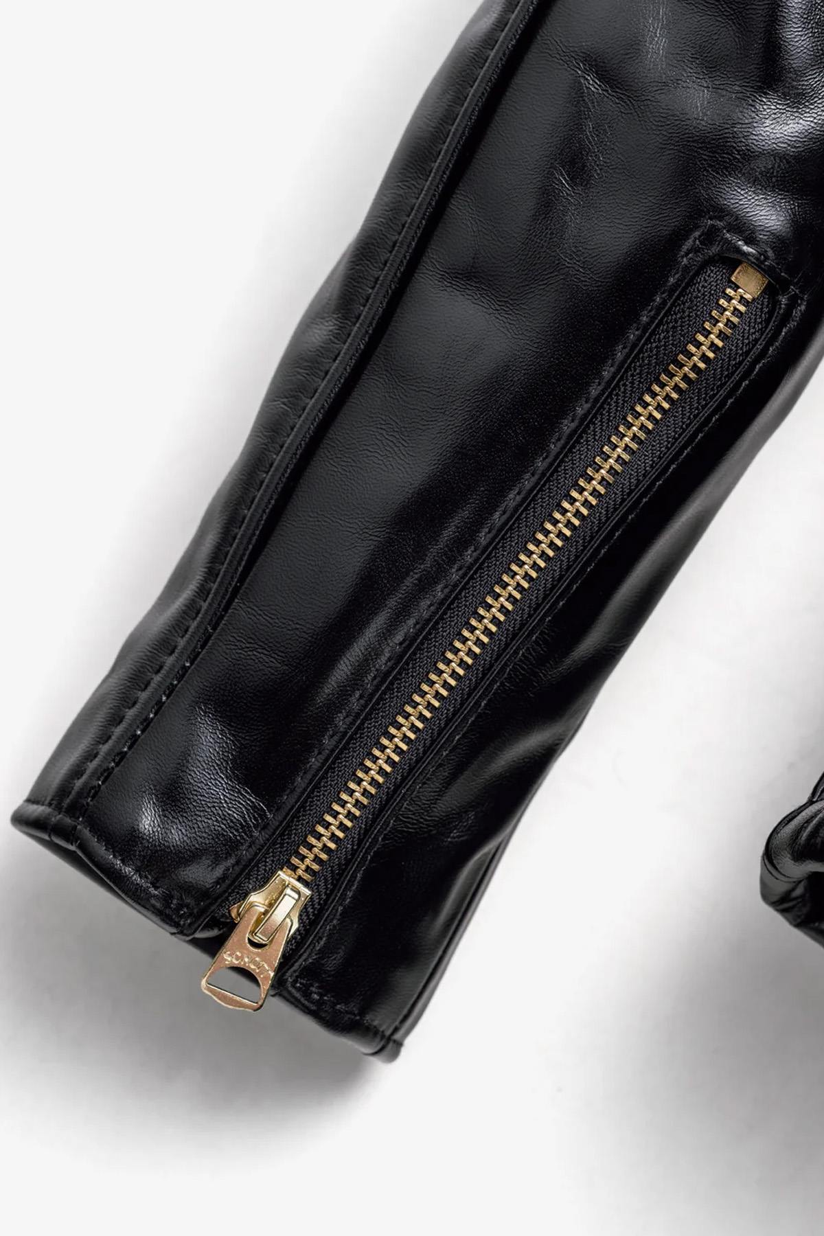 Schott 689H: glossy horsehide, aged brass, and a vintage biker cut. - Image n°11