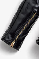 Schott 689H: glossy horsehide, aged brass, and a vintage biker cut. - Image n°11
