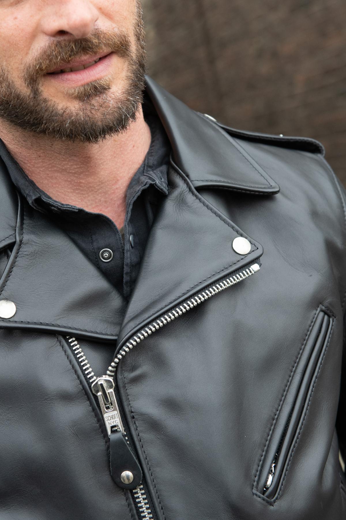 Schott 613 One Star: black steerhide, rigid and built to last. - Image n°3