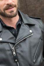 Schott 613 One Star: black steerhide, rigid and built to last. - Image n°3