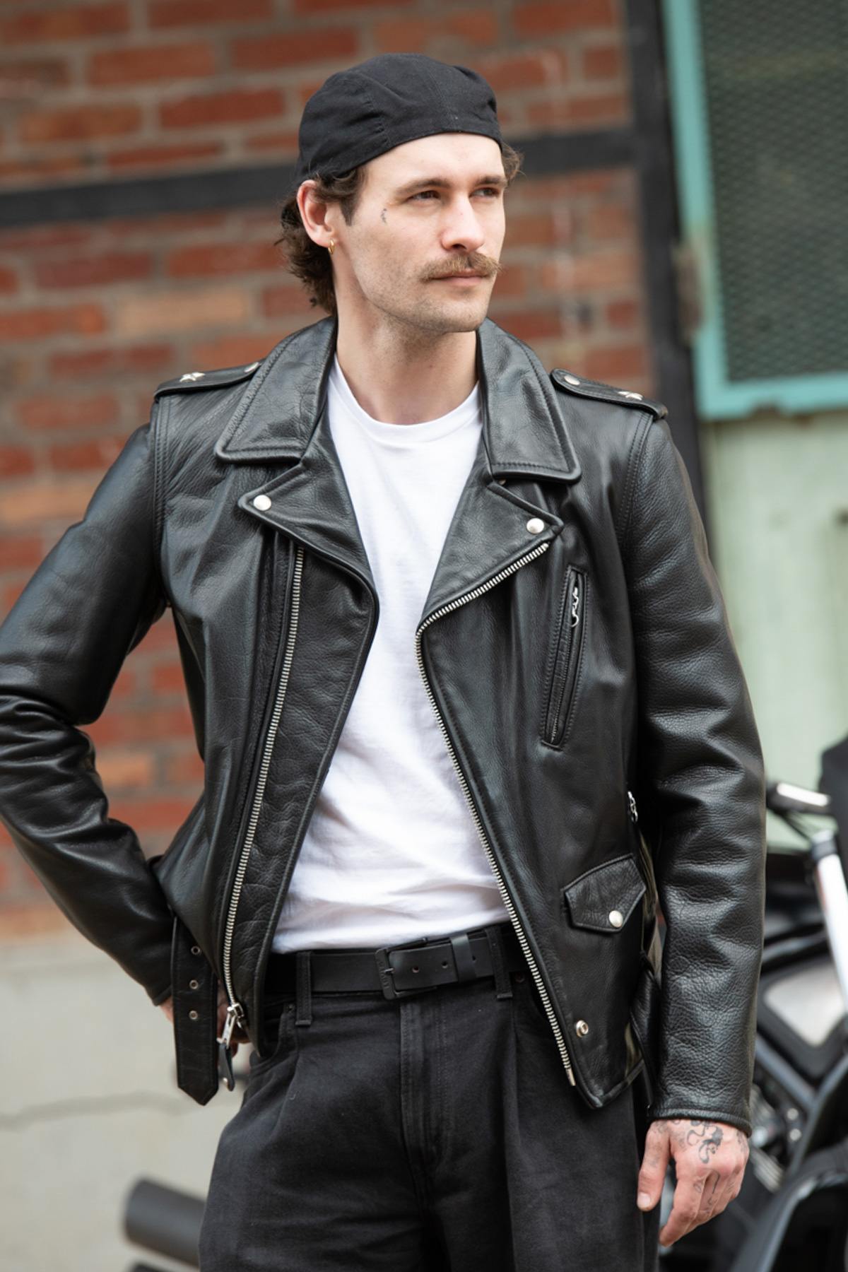 519 Black Perfecto®: buttery-soft cowhide, USA-crafted. Timeless. - Image n°3
