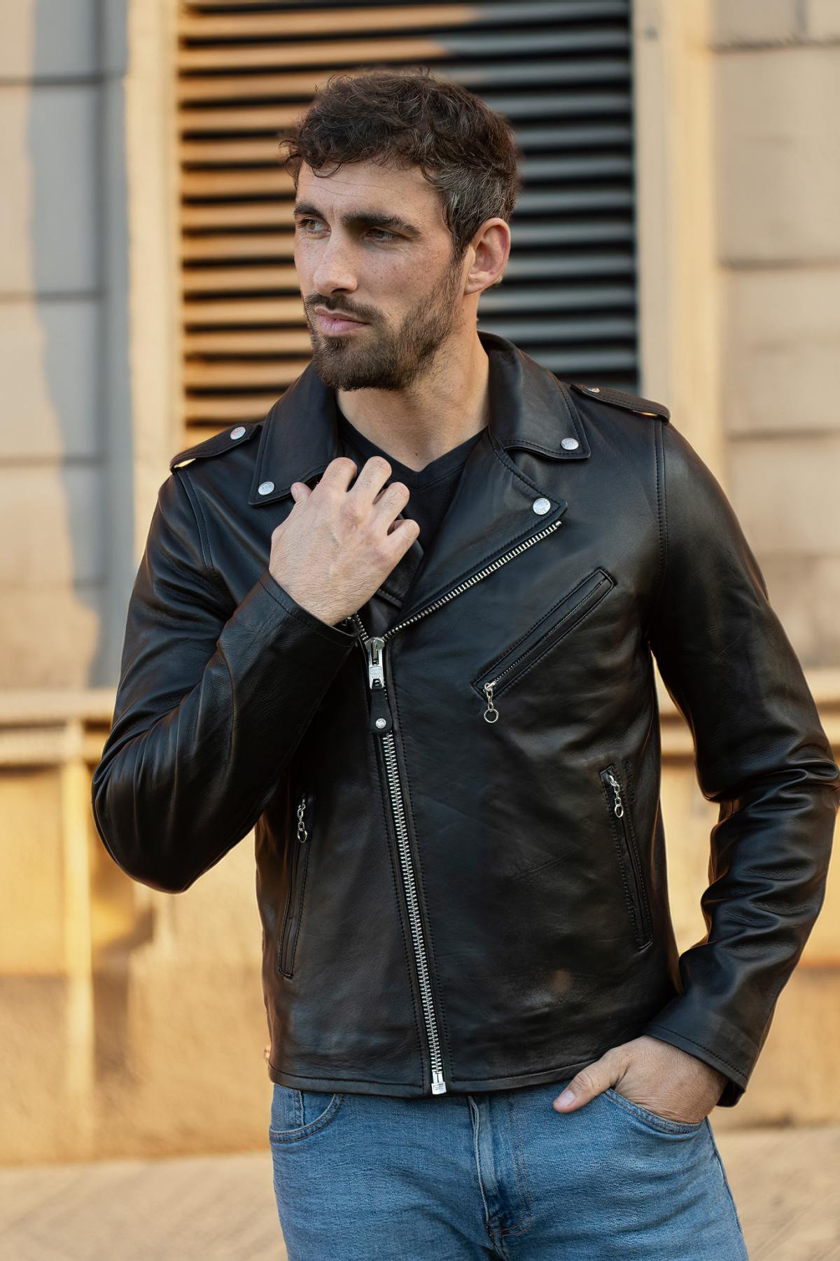 Matte lambskin LC1140 Perfecto: Schott's tailored biker classic. - Image n°1