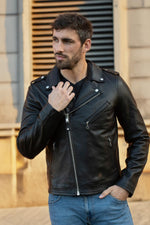 Matte lambskin LC1140 Perfecto: Schott's tailored biker classic. - Image n°1