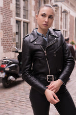 Slim-fit black lambskin leather jacket from Schott, biker-inspired. - Image n°6