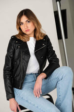 Schott's LCW1601D: a lambskin Perfecto with rock edge and sleek cut. - Image n°2
