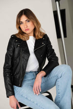 Schott's LCW1601D: a lambskin Perfecto with rock edge and sleek cut. - Image n°2