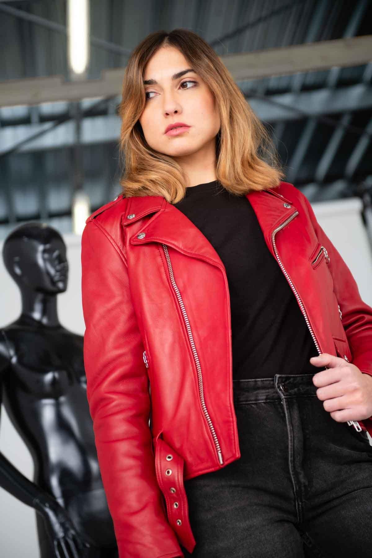 Schott's Perfecto in red lambskin: supple, lightweight, iconic. - Image n°1