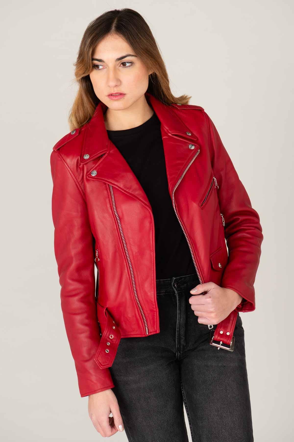 Schott's Perfecto in red lambskin: supple, lightweight, iconic. - Image n°7