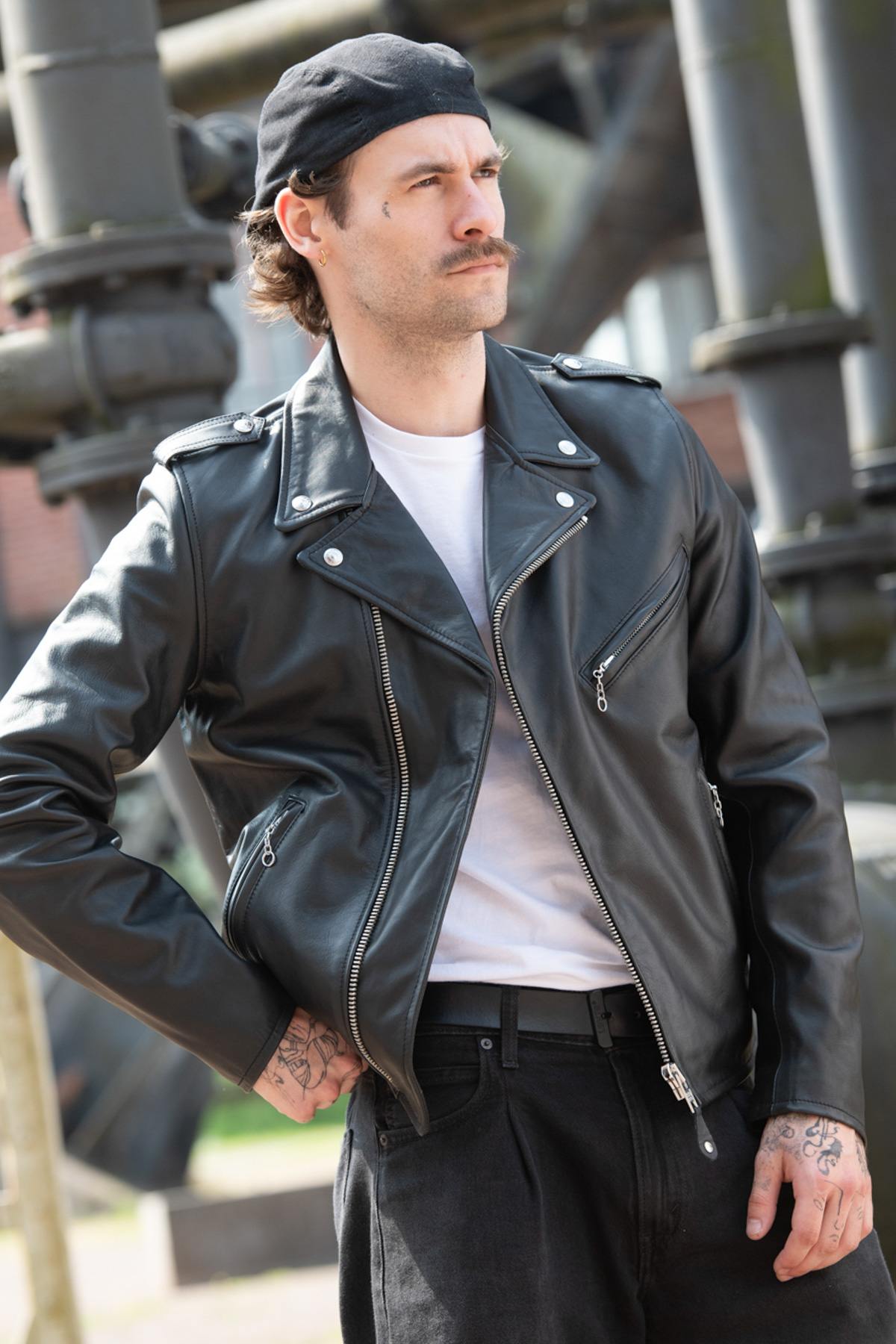 Thick cowhide LC1140ICON Black X-rock-inspired, durable, timeless. - Image n°1
