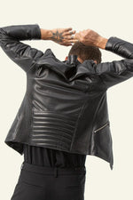 Slim-fit black lambskin biker jacket with matelassage shoulders. - Image n°3