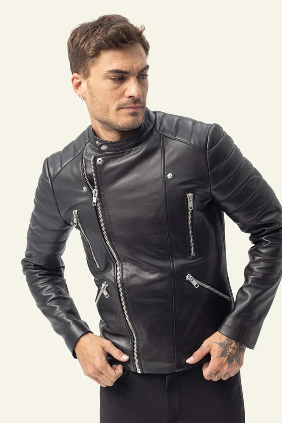 Slim-fit black lambskin biker jacket with matelassage shoulders. - Image n°2