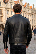 Rock-inspired lambskin jacket in black, slim-cut with silver zips. - Image n°2