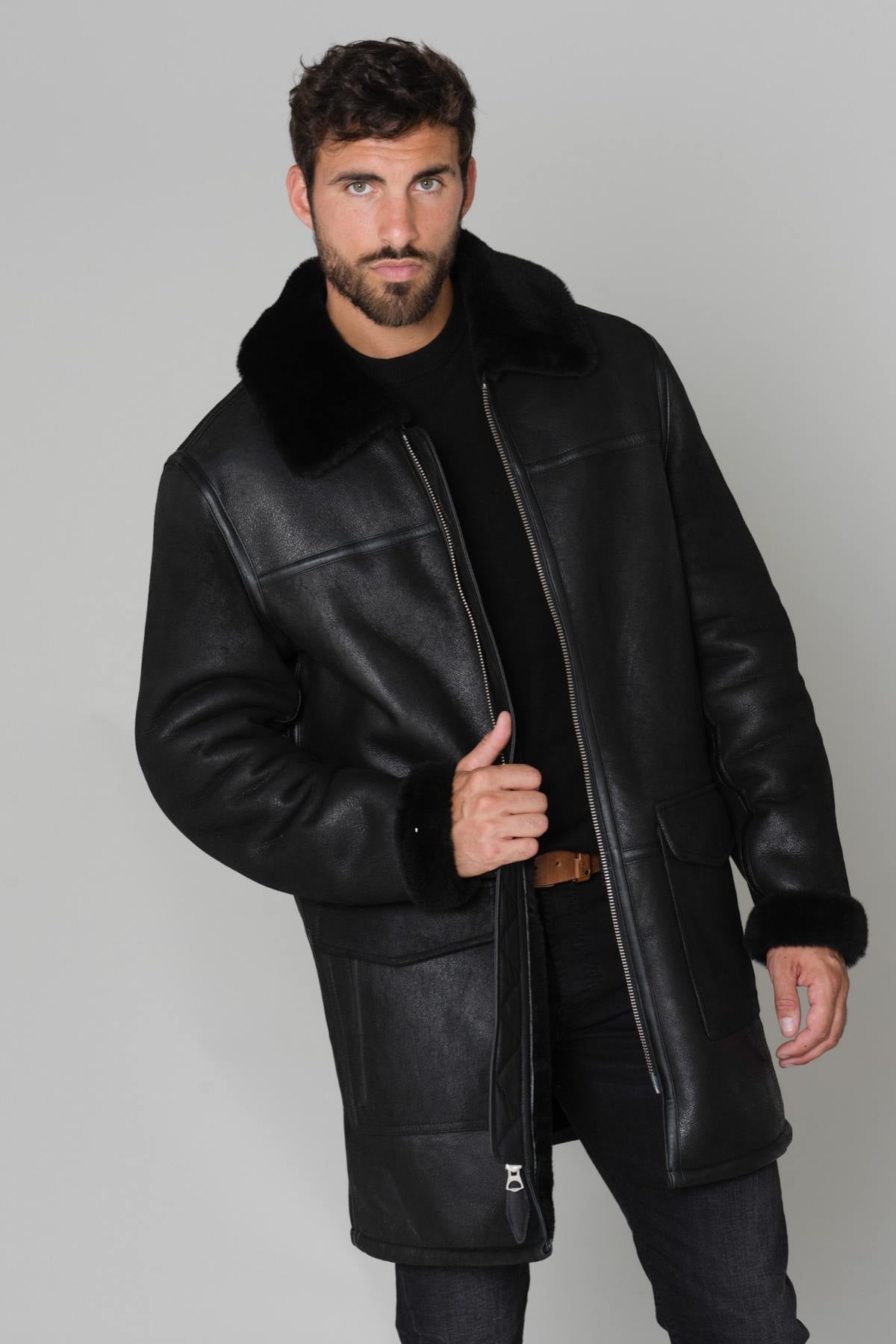 Schott's sheepskin coat: aviator warmth and elegance in one. - Image n°1