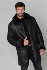 Schott's sheepskin coat: aviator warmth and elegance in one. - Image n°1