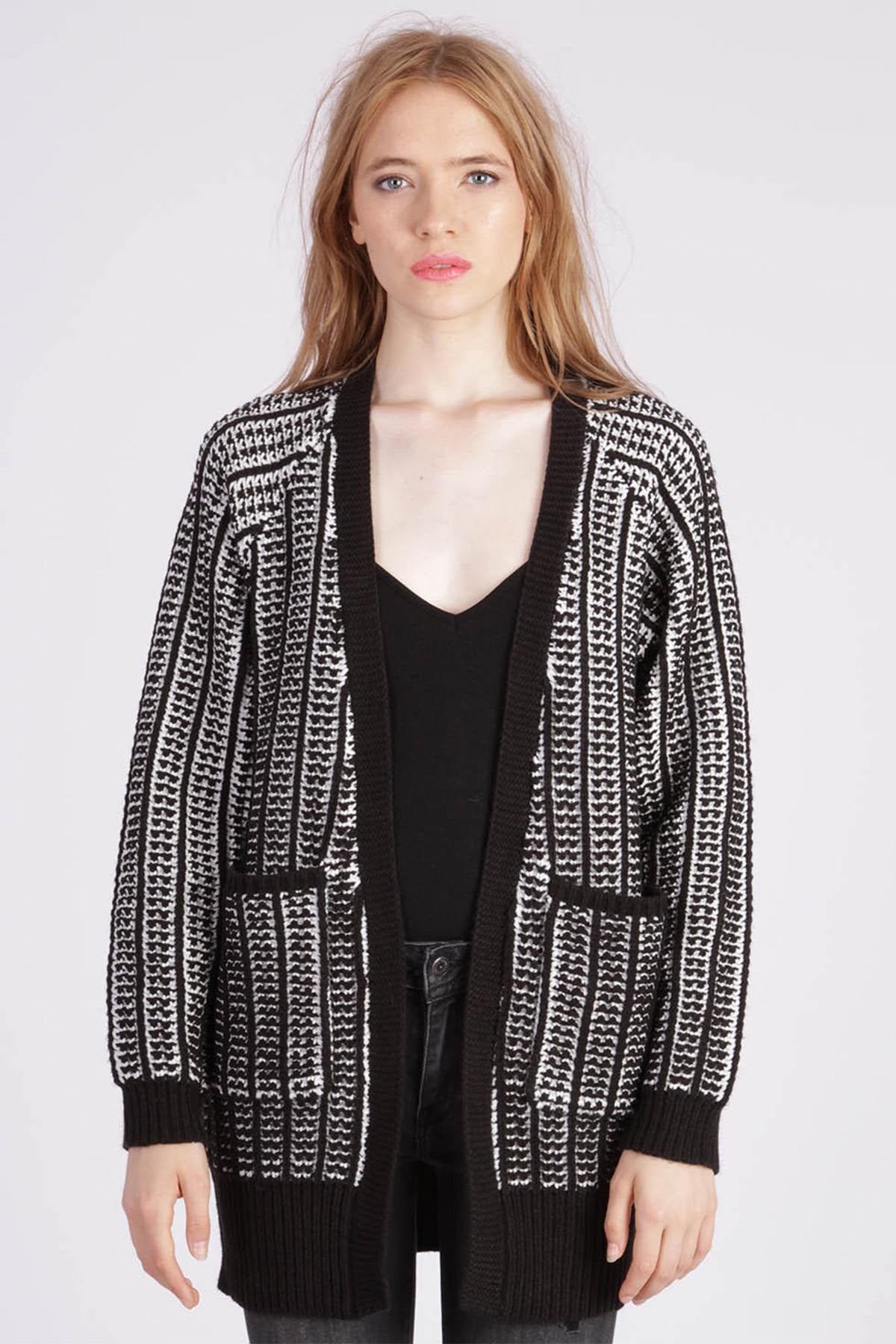 Black and white women's vest - Image n°1