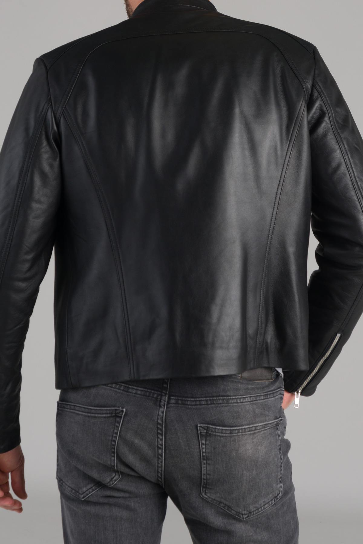 Black lambskin café racer with skinny fit, Mao collar, zipped sleeves. - Image n°5