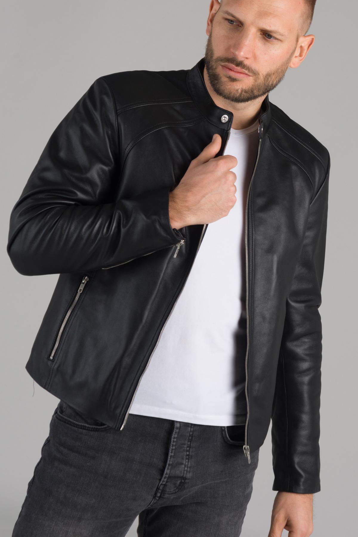 Black lambskin café racer with skinny fit, Mao collar, zipped sleeves. - Image n°3