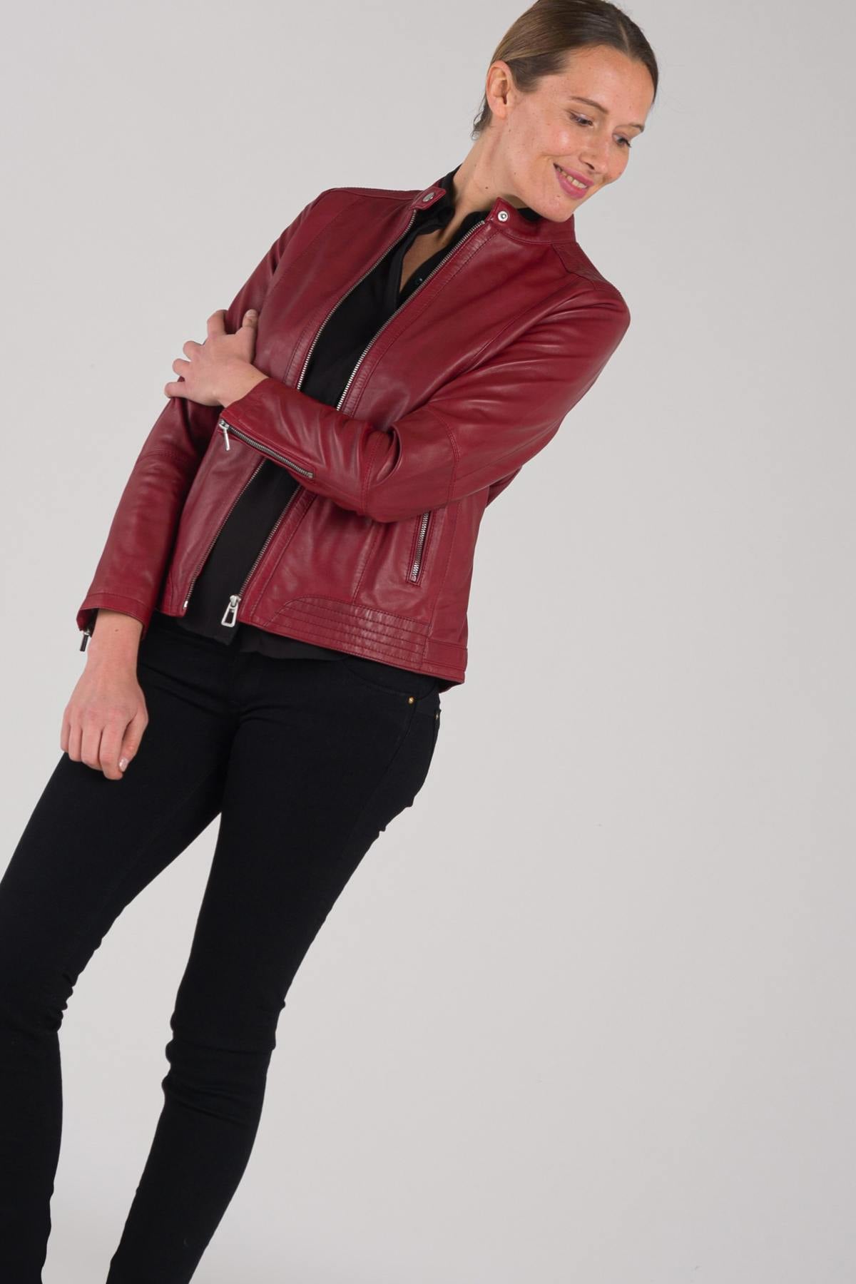 Red lambskin biker jacket. Feminine edge with Mao collar and press-stud. - Image n°3