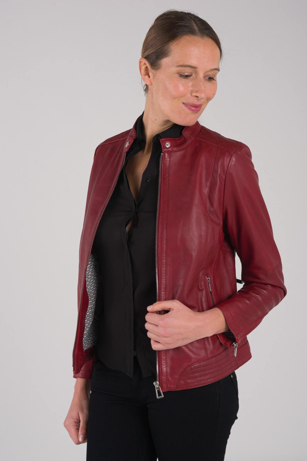 Red lambskin biker jacket. Feminine edge with Mao collar and press-stud. - Image n°1