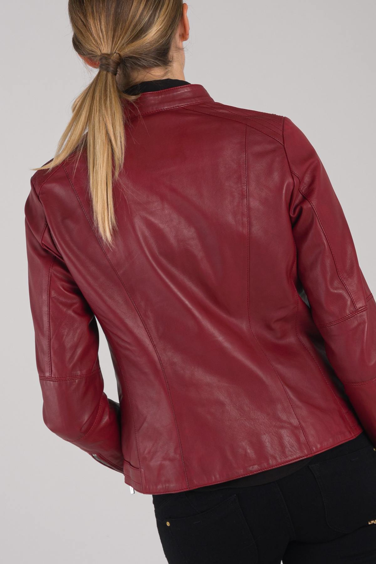 Red lambskin biker jacket. Feminine edge with Mao collar and press-stud. - Image n°5
