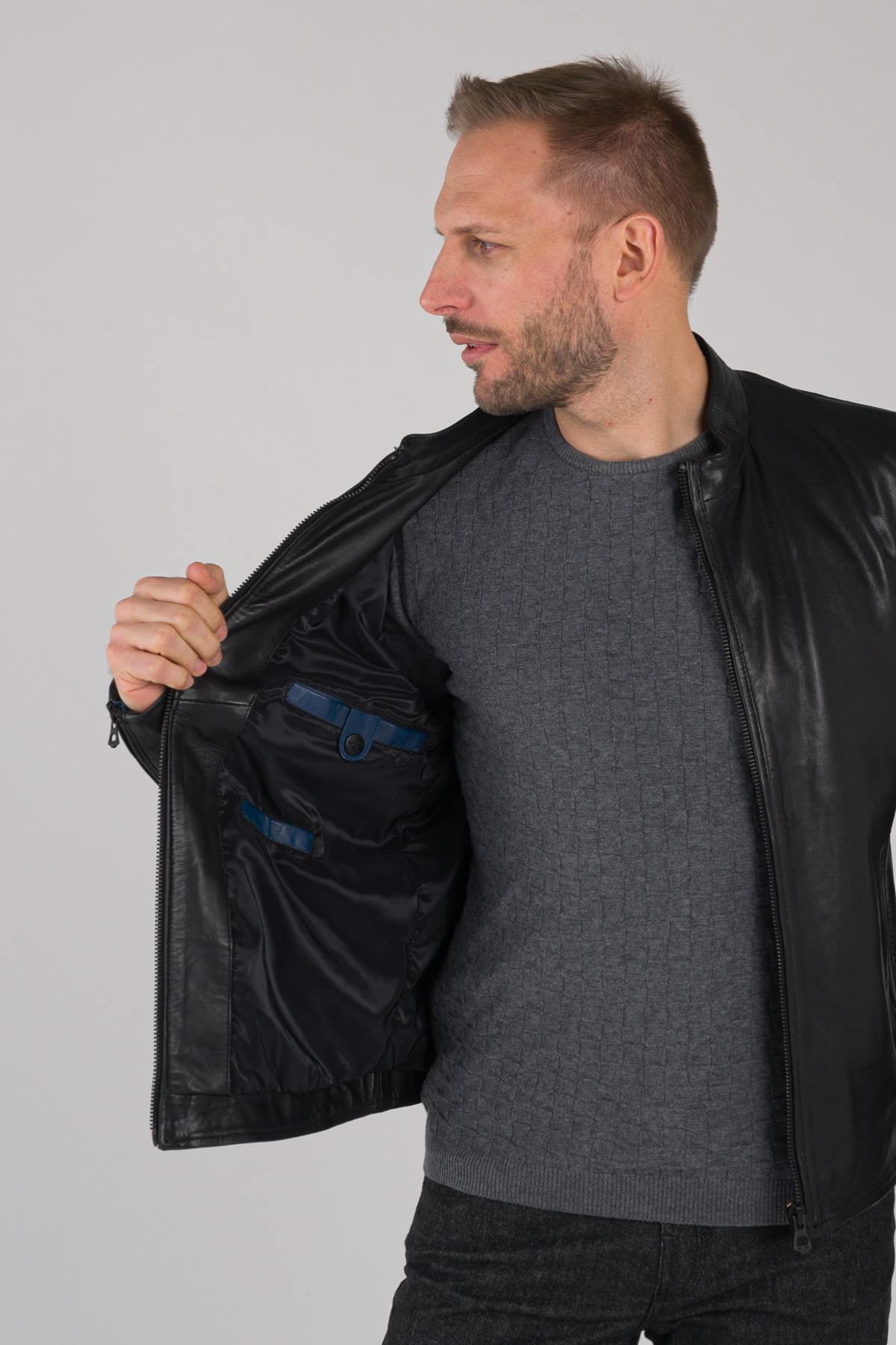 Daytona's black sheepskin jacket: soft leather, classic biker appeal. - Image n°5