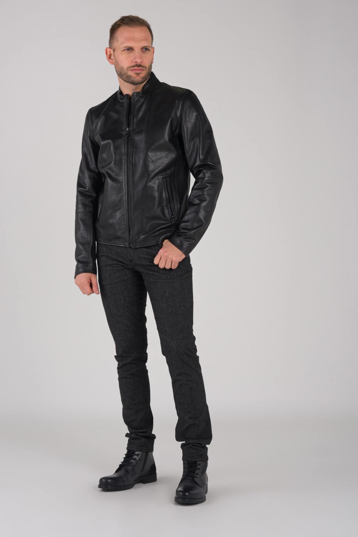 Daytona's black sheepskin jacket: soft leather, classic biker appeal. - Image n°2