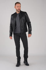 Daytona's black sheepskin jacket: soft leather, classic biker appeal. - Image n°4