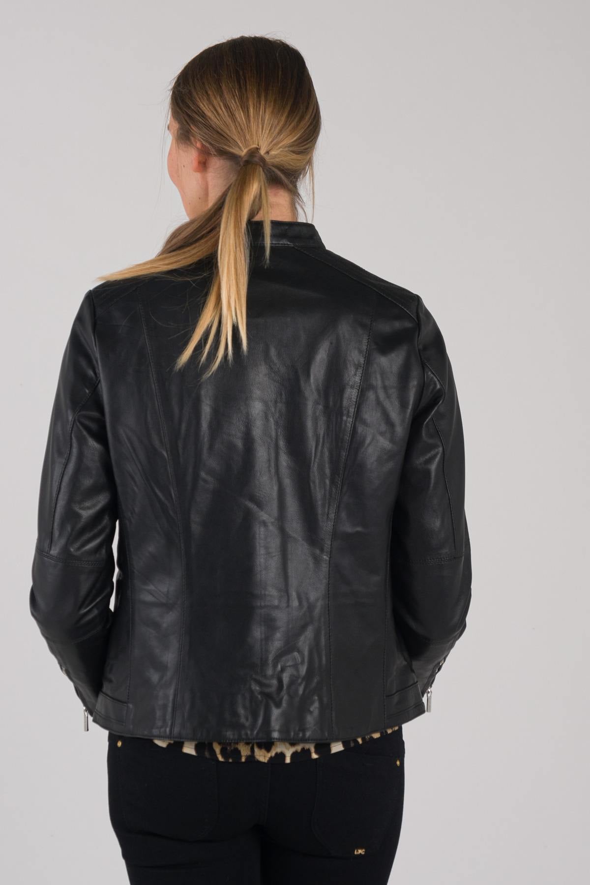Black sheep leather jacket with café racer edge and motard collar. - Image n°3
