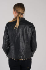 Black sheep leather jacket with café racer edge and motard collar. - Image n°3