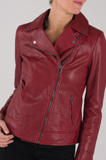 Bold red chilli lambskin, patinated and curve fit for a modern look. - Image n°1