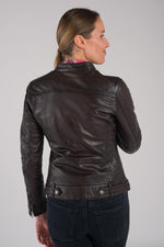 Deep brown lambskin jacket with a patina finish and mandarin collar. - Image n°5