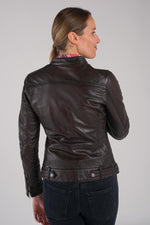 Deep brown lambskin jacket with a patina finish and mandarin collar. - Image n°5