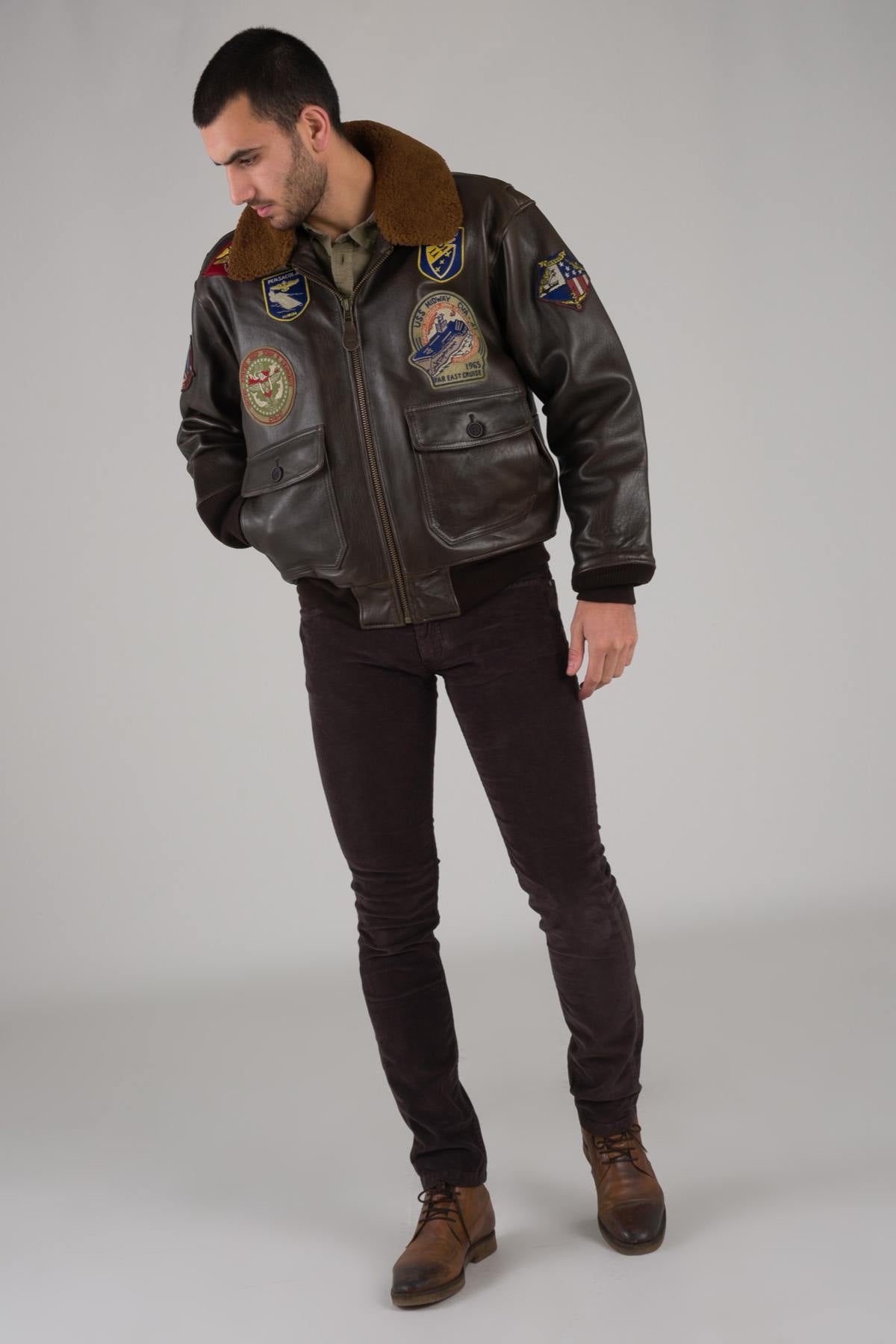 Schott's aviator-inspired lambskin bomber with detachable shearling collar.Warm, aged finish for timeless style. - Image n°3