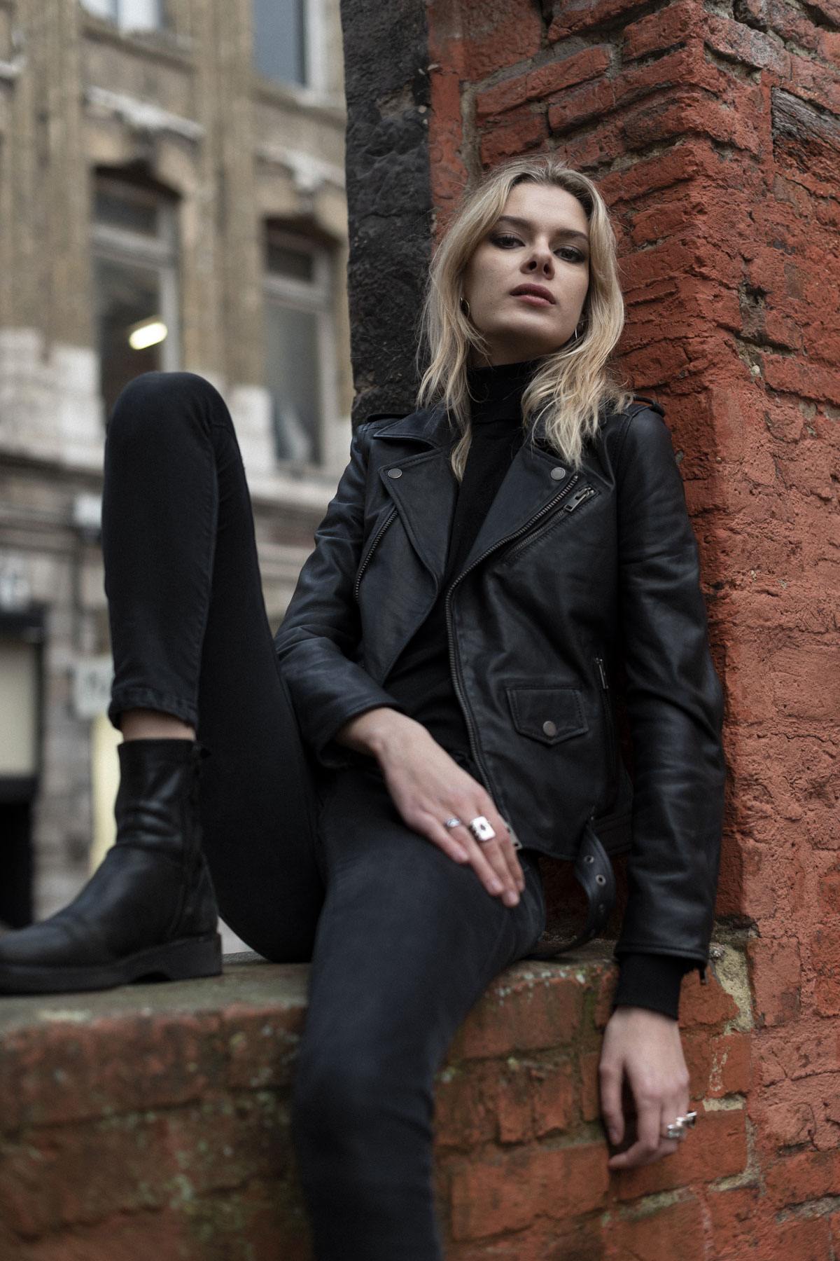 Tailored lambskin biker jacket with D-pocket and zipped pockets. - Image n°8