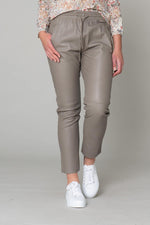 Elastic waist genuine leather pants - Image n°6