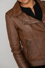 Oakwood's tan lambskin biker: slim, distressed, and effortlessly bold. - Image n°4