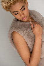 Sleeveless faux fur coat - Image n°3