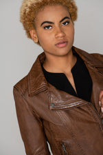 Oakwood's tan lambskin biker: slim, distressed, and effortlessly bold. - Image n°9