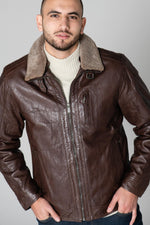 A walnut sheepskin aviator jacket: soft, adaptable, timeless. - Image n°7