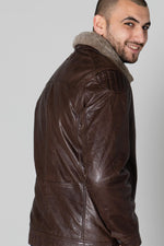 A walnut sheepskin aviator jacket: soft, adaptable, timeless. - Image n°6