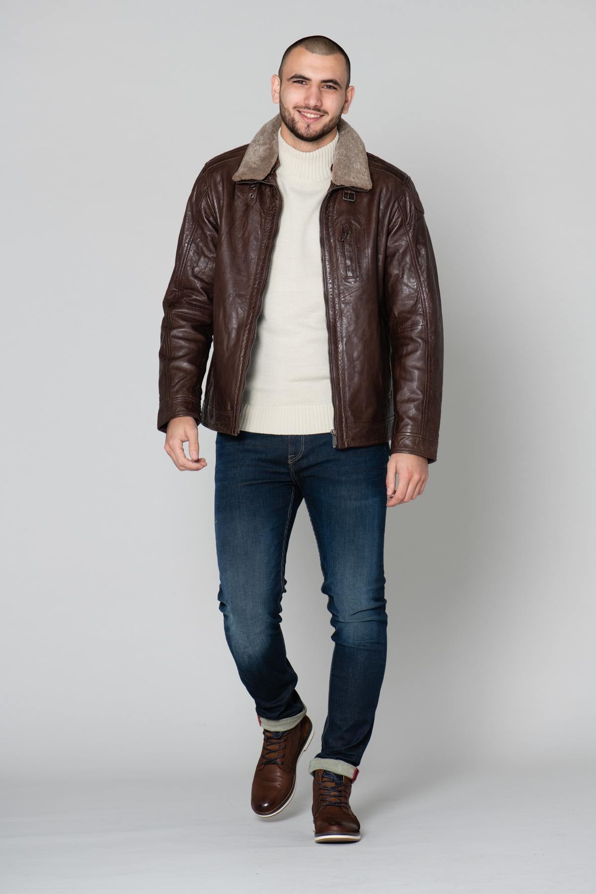 A walnut sheepskin aviator jacket: soft, adaptable, timeless. - Image n°2