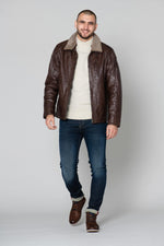 A walnut sheepskin aviator jacket: soft, adaptable, timeless. - Image n°2