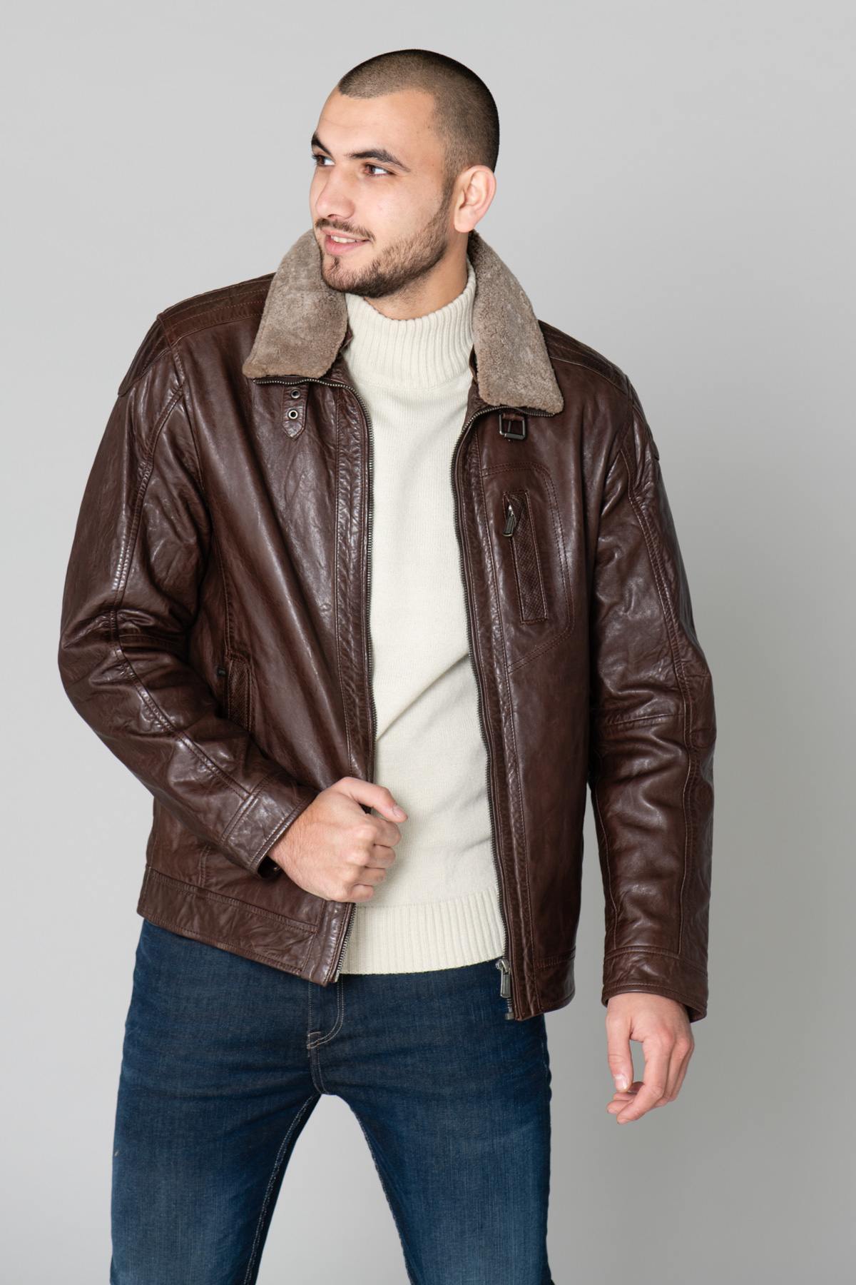 A walnut sheepskin aviator jacket: soft, adaptable, timeless. - Image n°1