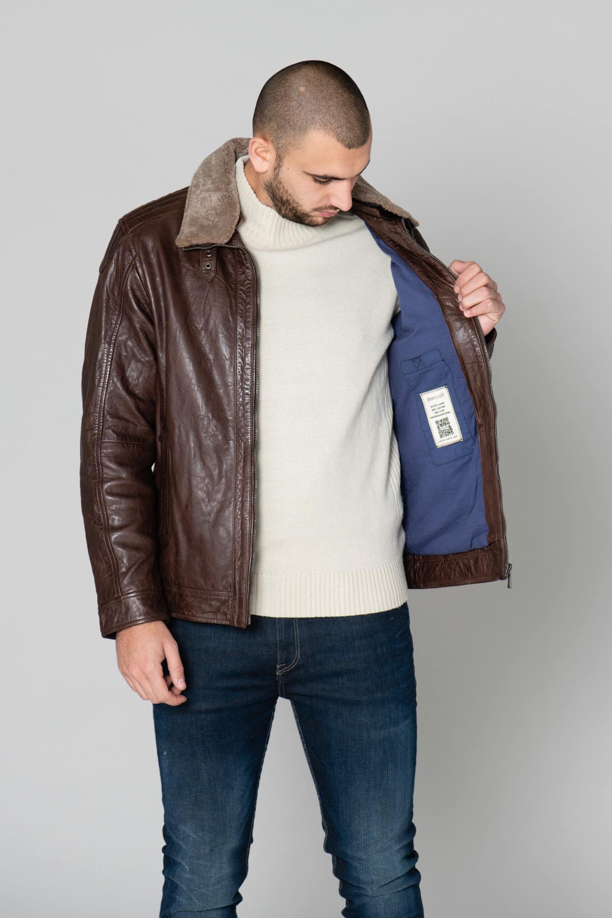 A walnut sheepskin aviator jacket: soft, adaptable, timeless. - Image n°5