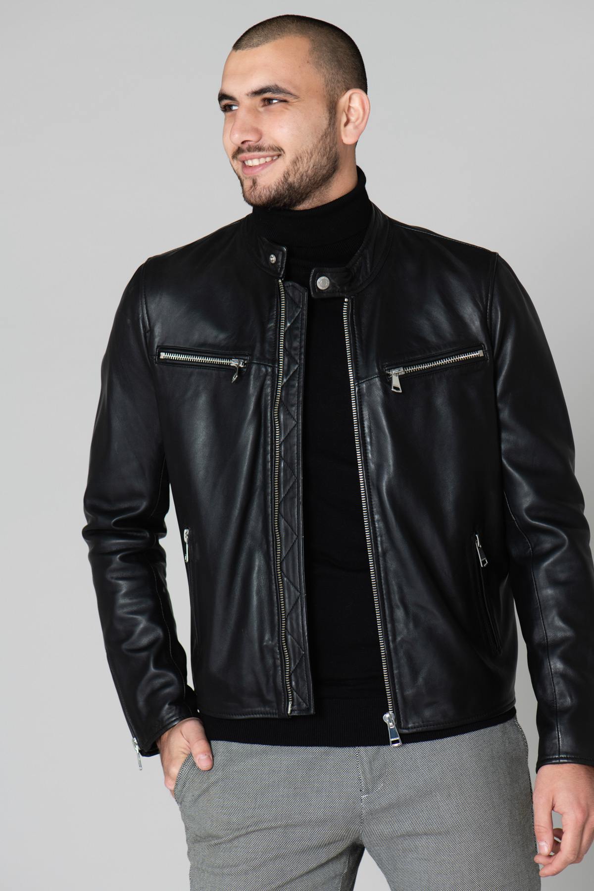 Slim black lambskin jacket with zippered cuffs and burgundy lining. - Image n°3