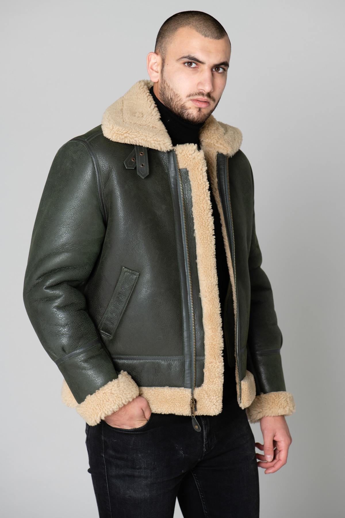 Schott's shearling bomber, a vintage aviator with timeless warmth. - Image n°4