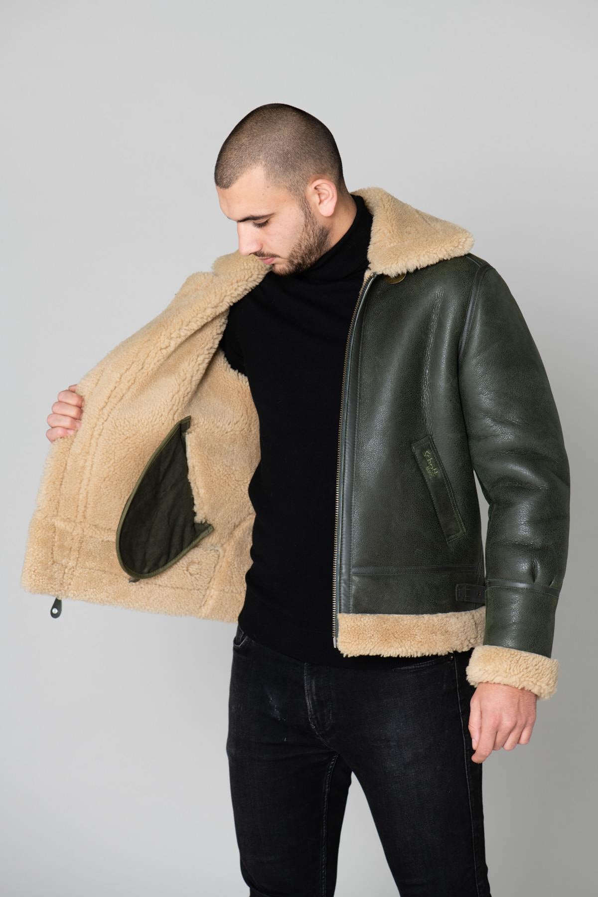 Schott's shearling bomber, a vintage aviator with timeless warmth. - Image n°5