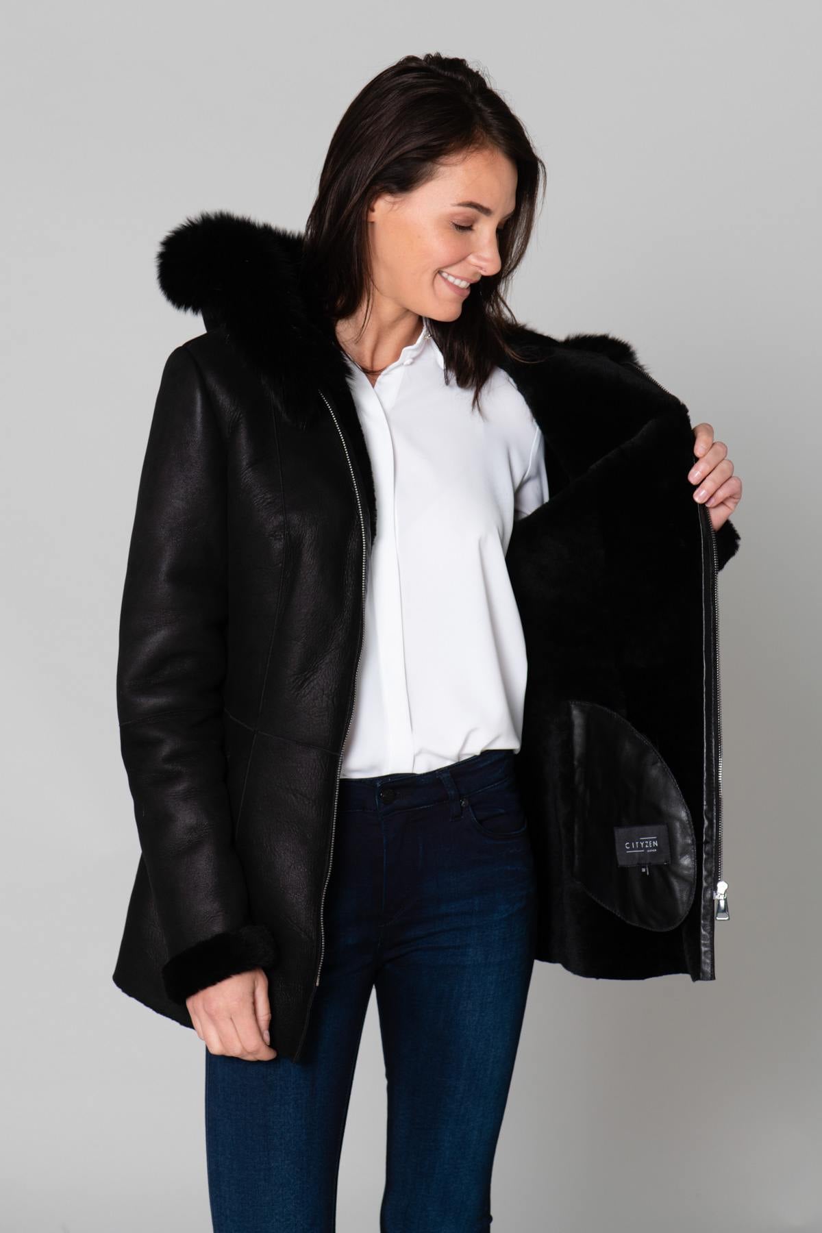 Warm black reversed sheepskin coat with fixed hood and straight fit. - Image n°5