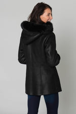 Warm black reversed sheepskin coat with fixed hood and straight fit. - Image n°4