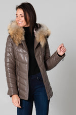 Taupe shearling jacket, mid-length with asymmetrical zip and lining. - Image n°4